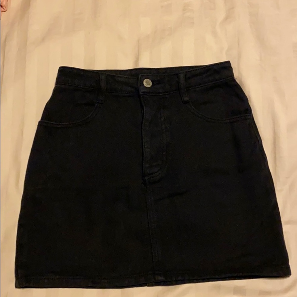 Stretch black mini skirt